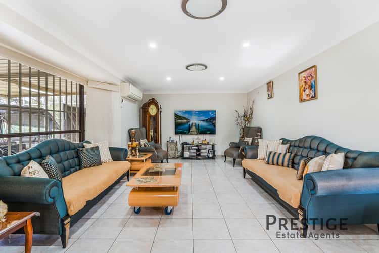6 Hope Crescent, Bossley Park NSW 2176