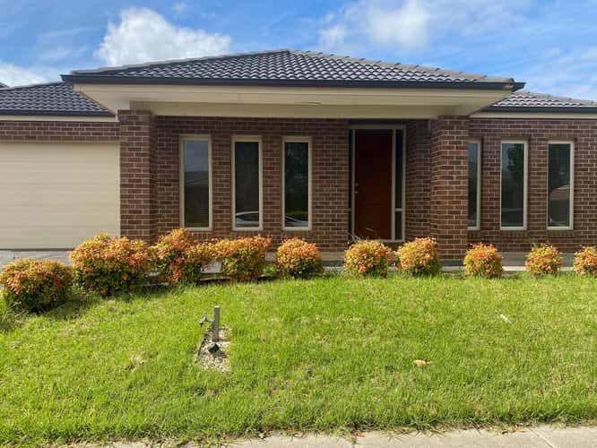 8 Maple Leaf Crescent, Point Cook VIC 3030