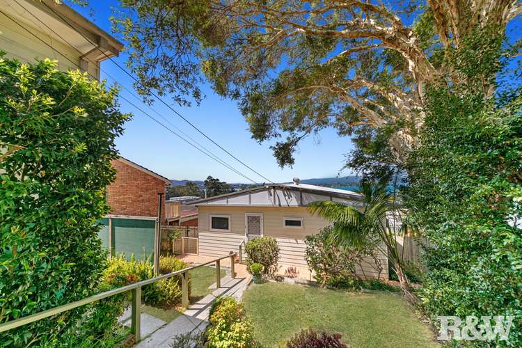 14 Hughes Street, Point Clare NSW 2250