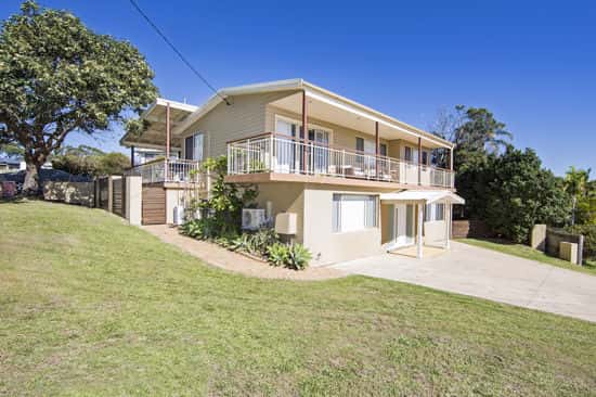 106 Downstairs Lowanna Avenue, Forresters Beach NSW 2260
