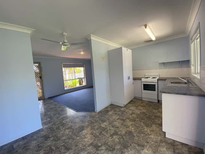 Fifth view of Homely house listing, 4 Glen Court, Point Vernon QLD 4655