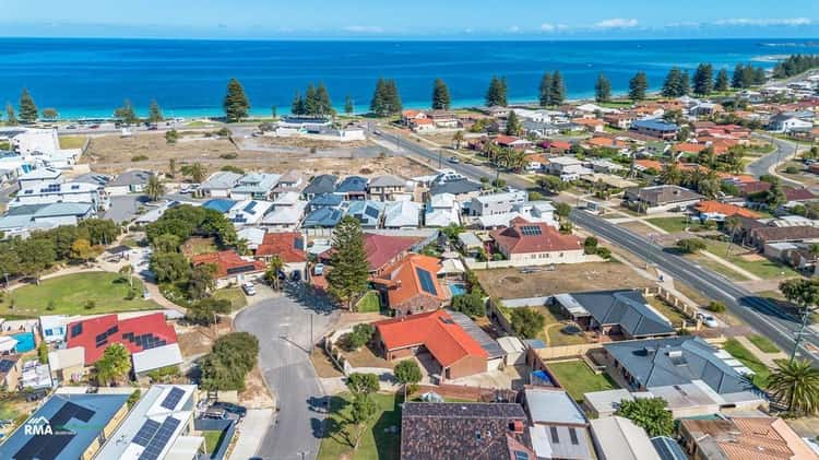 Second view of Homely house listing, 4 Reef Place, Safety Bay WA 6169