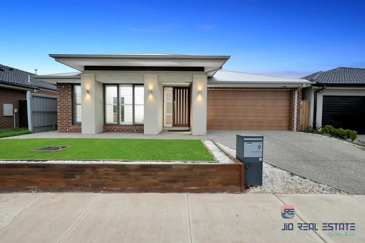 9 Bow Place, Thornhill Park VIC 3335