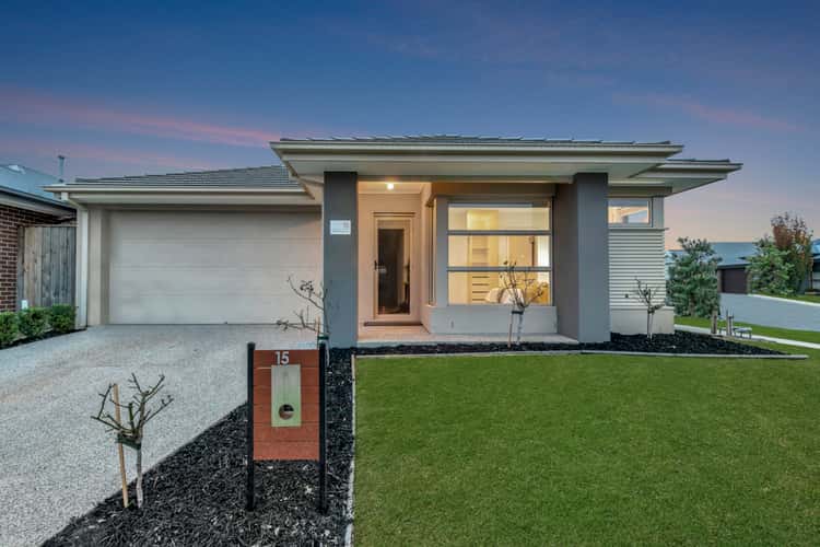 15 Chaffey Grove, Officer South VIC 3809