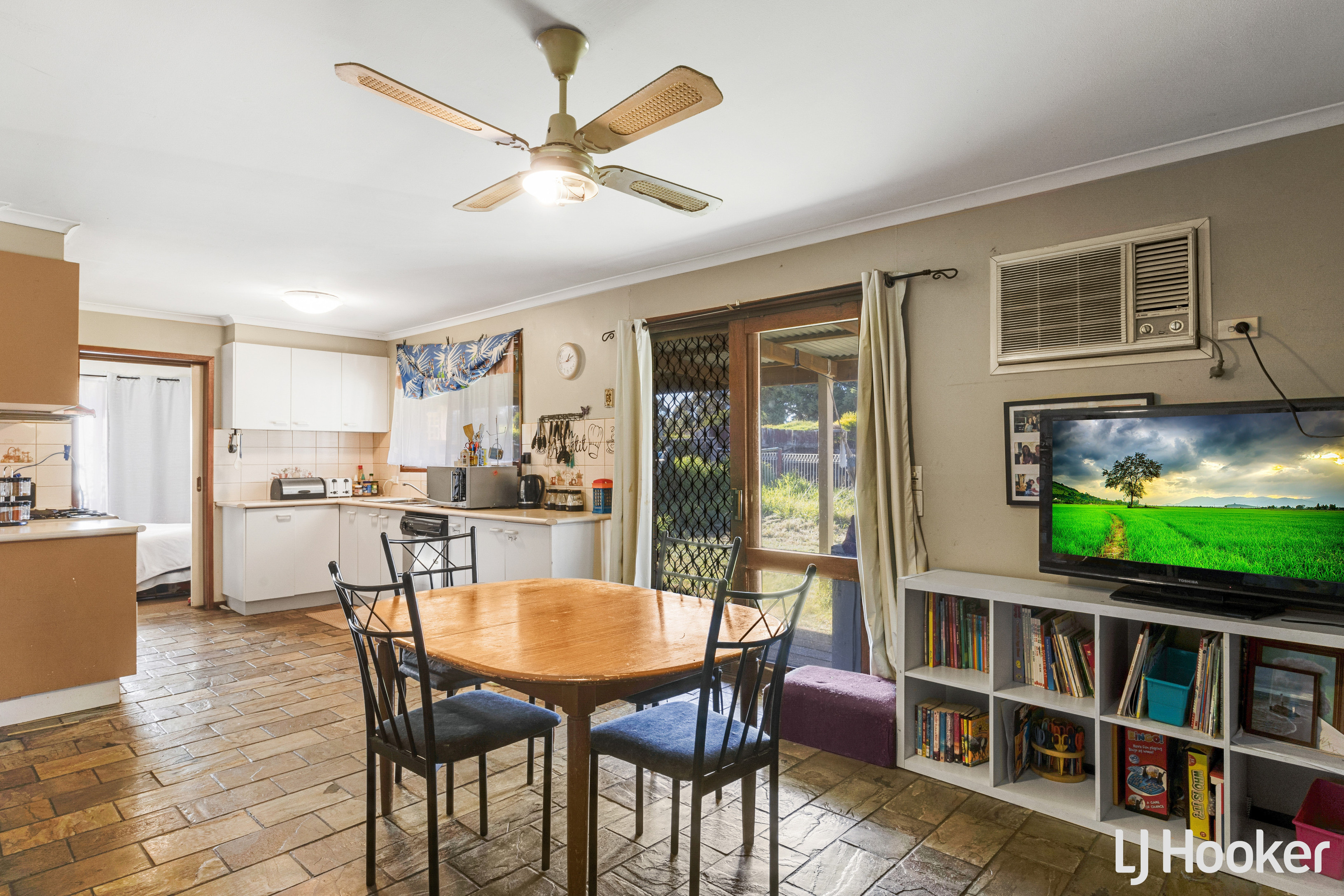 53 James Cook Drive, Melton West, VIC 3337, 3房, 1浴, House