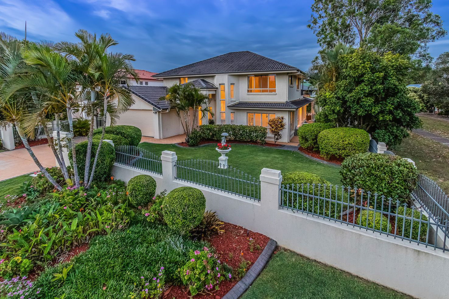 Stunning Executive Home in Carindale!